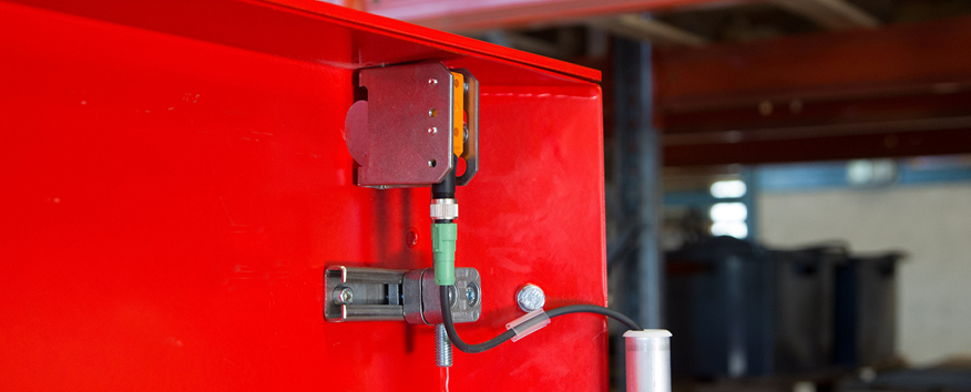 Overfilling sensor attached to the back of a PalletMaster® dispenser