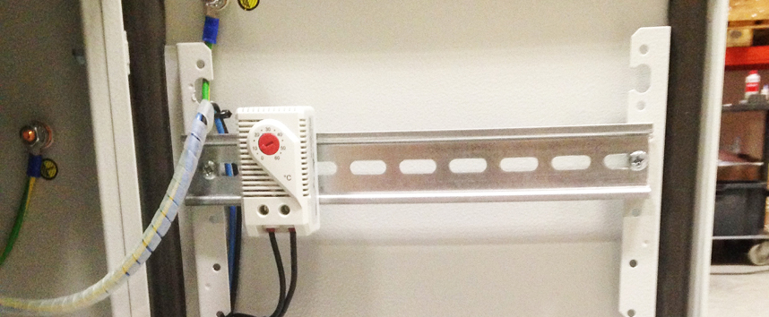 Freeze guard attached to a PalletMaster® dispenser to protect the electric pallet dispenser from freezing in cold environments